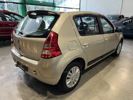 RENAULT SANDERO 1.6 PRIVILÉGE 16V FLEX 4P AUTOMÁTICO